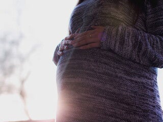 8 semanas de gestação Mãe com barriga de 8 semanas