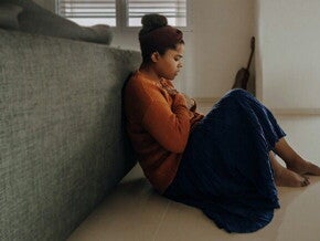 Por que me sinto tão triste depois do parto? Por que me sinto tão triste depois do parto?