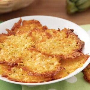 Prato branco com Chips Crocante de Vegetais