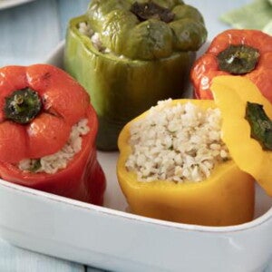 Assadeira branca com Pimentão Recheado com Arroz e Lentilha