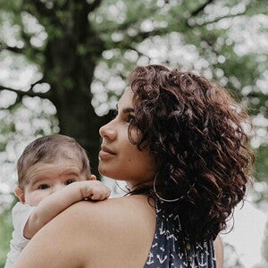 Queda de cabelo pós -parto: 5 dicas para diminuir a queda de cabelo depois do nascimento do bebê Queda de cabelo pós -parto: 5 dicas para diminuir a queda de cabelo depois do nascimento do bebê