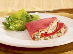 Crepe de Beterraba com Recheio Cremoso de Frango