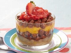 Tacinha de Cereais com Creminho de Frutas e Iogurte