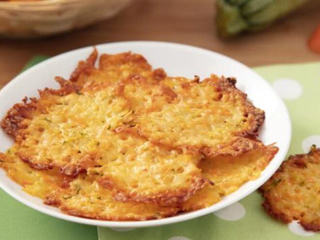 Prato branco com Chips Crocante de Vegetais Prato branco com Chips Crocante de Vegetais