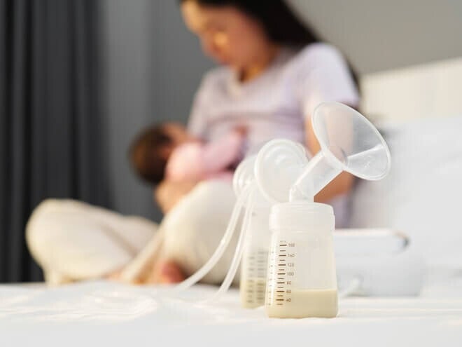 Como armazenar leite materno: especialista ensina a ordenhar e guardar